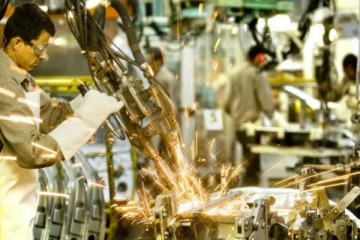 La industria tuvo una leve mejora en junio, pero cay&oacute; en el primer semestre