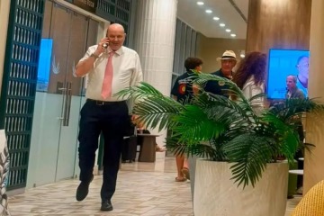 Mientras ca&iacute;a la Ley de Tierras y la polic&iacute;a reprim&iacute;a fuera del Congreso, Sturzenegger estaba en Rep&uacute;blica Dominicana