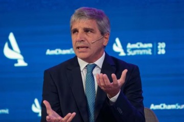 El Gobierno habilit&oacute; cr&eacute;ditos en d&oacute;lares para las empresas: los bancos podr&aacute;n prestar hasta el 15% de sus dep&oacute;sitos
