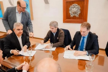 Santilli y Caputo visitaron Catamarca en un nuevo gesto de acercamiento a gobernadores aliados