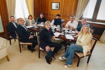 Karina encabeza una nueva reuni&oacute;n de la mesa pol&iacute;tica y avanza con los preparativos para la visita del papa Le&oacute;n XVI