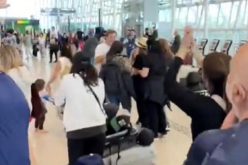 &iquest;Milei no hace nada?: M&aacute;s de 400 pasajeros quedaron varados en Brasil tras una falla en un vuelo de Plus Ultra