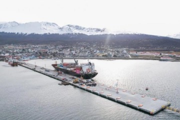 Foto de Un buque ingl�s amarr� en puerto argentino: qu� hay detr�s de la operaci�n habilitada por el Gobierno