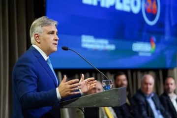 A contramano de Milei, Llaryora present&oacute; el plan "Alivio Cordob&eacute;s" frente al endeudamiento