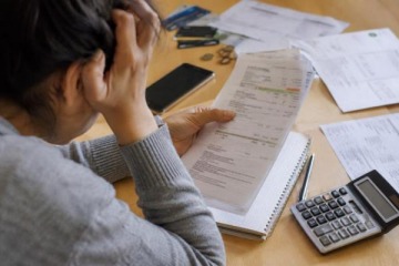 Las provincias salen a refinanciar las deudas de las familias ante el ahogo financiero y la negaci&oacute;n de Milei