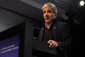Luis Caputo aterriz&oacute; en EEUU para el G20 y espera reunirse con Scott Bessent