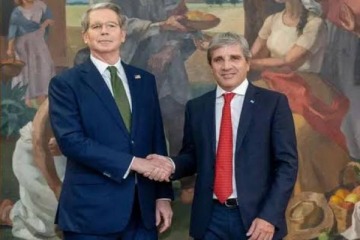 Caputo se re&uacute;ne con Bessent en b&uacute;squeda de mayor apoyo de EEUU para sostener la agenda econ&oacute;mica