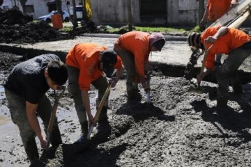 Lan&uacute;s avanza con el plan de pavimentaci&oacute;n y suma nuevos frentes de obra