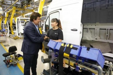�Sin industria no hay Argentina": el reclamo de Espinoza en el D&iacute;a de la Industria Nacional
