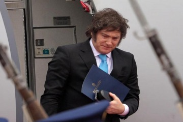 Milei llega a Misiones y enfrenta una movilizaci&oacute;n de m&aacute;s de 70 organizaciones