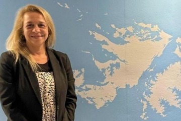 Pol&eacute;mica: la secretaria de Malvinas promueve una fundaci&oacute;n financiada por el Gobierno brit&aacute;nico