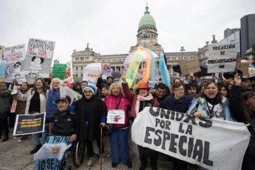 Jornada de protestas: personas con discapacidad, jubilados y endeudados marchan al Congreso