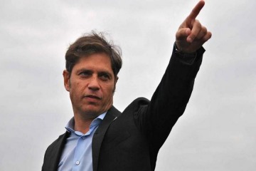 Kicillof se diferencia de Milei y desembarca en Misiones para recorrer una cooperativa yerbatera
