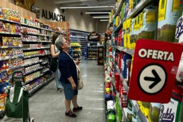 El consumo privado baj&oacute; casi 1% en agosto y registr&oacute; su novena ca&iacute;da interanual consecutiva