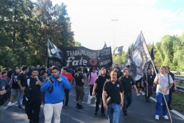 Pese a la protesta de los trabajadores, la Justicia orden&oacute; desalojar la planta de FATE