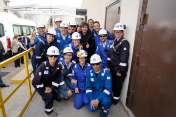 Milei recorri&oacute; la nueva planta de Compa&ntilde;&iacute;a Mega en Bah&iacute;a Blanca junto a Karina y Santilli 