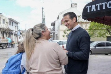 Juli&aacute;n &Aacute;lvarez supervis&oacute; las obras de repavimentaci&oacute;n en el barrio Villa Progreso de Valent&iacute;n Alsina