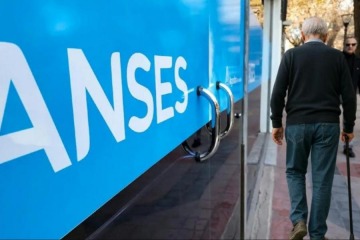 Foto de ANSES confirma aumento en pensi�n, AUH y jubilaci�n: cu�nto cobrar�n en octubre