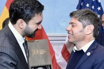 Kicillof se reuni&oacute; con el presidente de Espa&ntilde;a y cruz&oacute; a Milei: �No hay milagro, estamos sufriendo una verdadera cat&aacute;strofe�