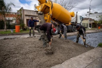 El Municipio de Lan&uacute;s contin&uacute;a con la ejecuci&oacute;n del Plan de Pavimentaci&oacute;n en el distrito