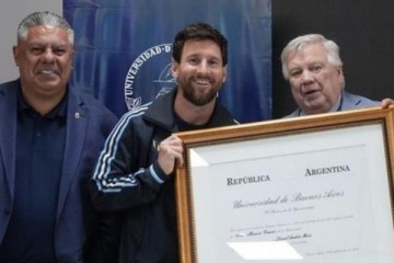En la previa de su despedida: la UBA distingui&oacute; a Messi horas antes de su despedida de la Selecci&oacute;n