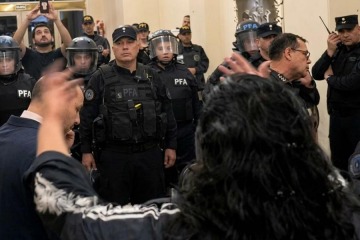 Foto de Estudiantes tomaron el Palacio Pizzurno en reclamo por el financiamiento pero el Gobierno ordenó un desalojo policial
