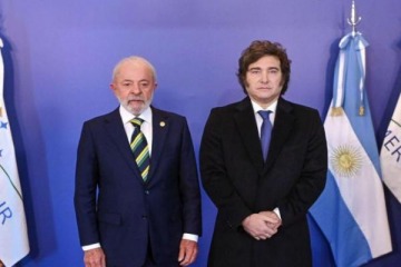 Foto de Milei volvió a cruzar a Lula: “Hay que sacar a patadas al dictador comunista”