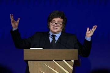 Milei cruz&oacute; a Pedro S&aacute;nchez en Espa&ntilde;a: �Impresentable dictador�