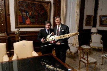 Foto de Milei recibió a un funcionario de Donald Trump en medio de la tensión por Malvinas