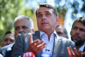 Fl&aacute;vio Bolsonaro desconoci&oacute; el triunfo de Lula, le agradeci&oacute; a Milei y se autoproclam&oacute; presidente de Brasil